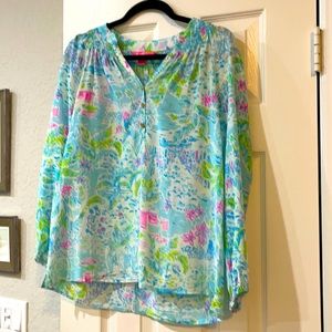 Lily Pulitzer silk blouse w/ gold buttons, size XS